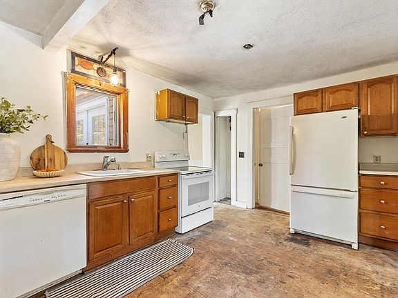5th image of 215 N Main St