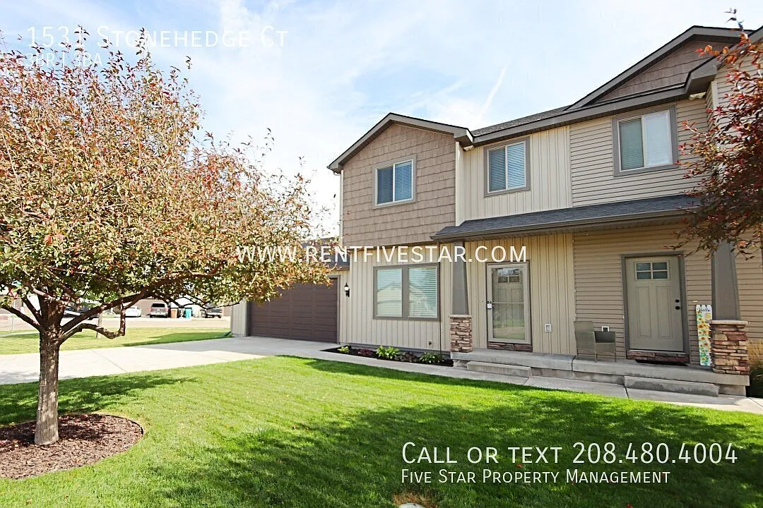 Dreamy 3 Bed 2.5 Bath Townhome in Chubbuck! — Photo 1