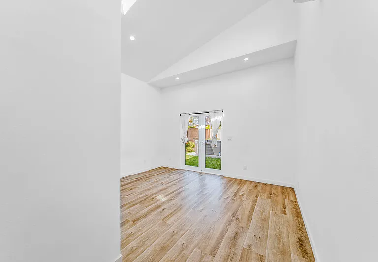 1720 Petaluma Ave — Photo 5