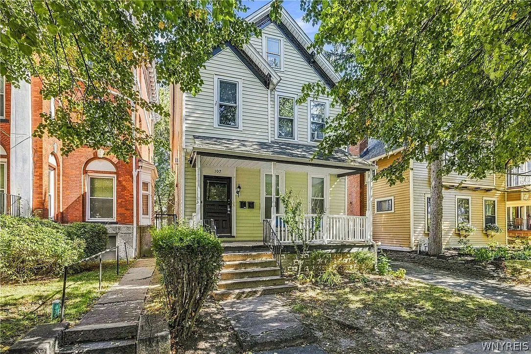 2 bed, 1.0 bath, 1176 sqft, $1,400 — Photo 1
