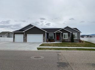 3830 E Lakefield Ln, Ammon, ID 83406