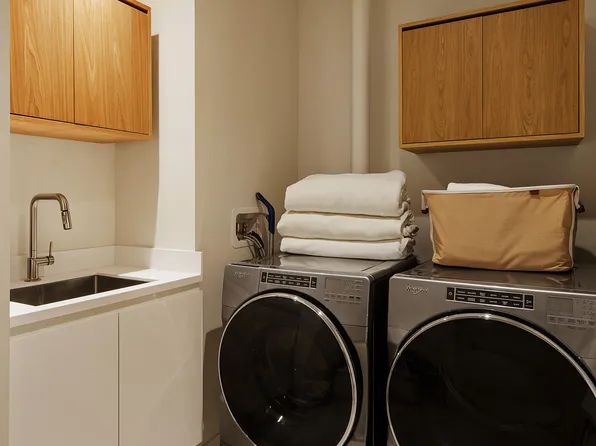 500 West 18th Street image 19 of 21