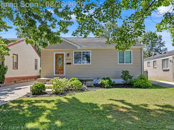 29729 Balmoral St, Garden City, MI 48135