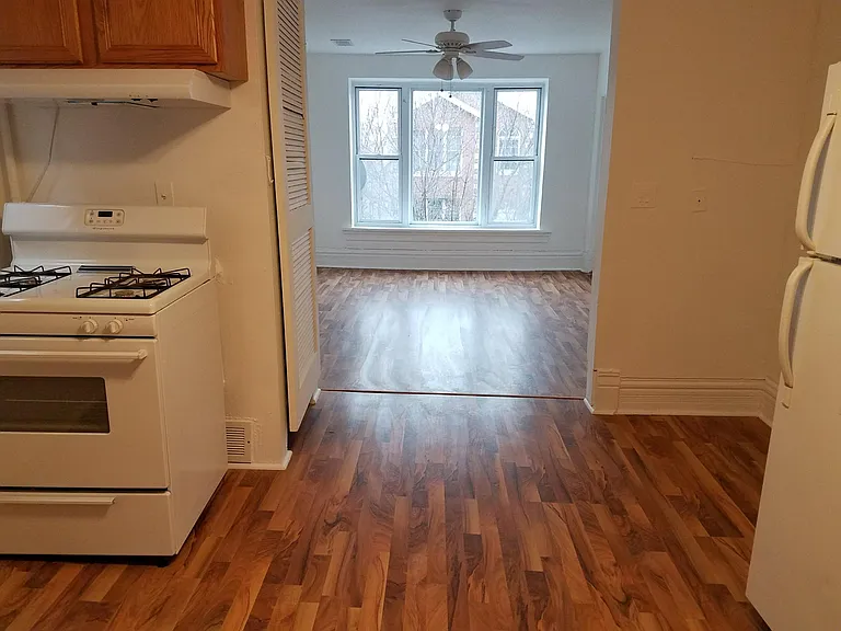 1526 W Walton St #2 — Photo 3