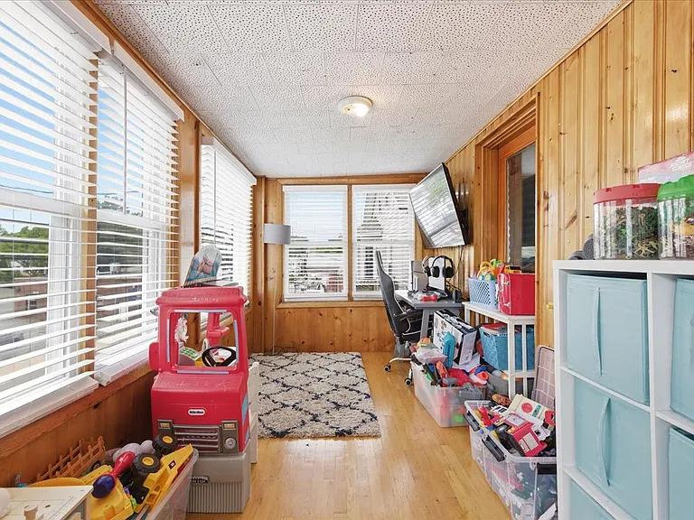 191-193 Cornell St #2 — Photo 25