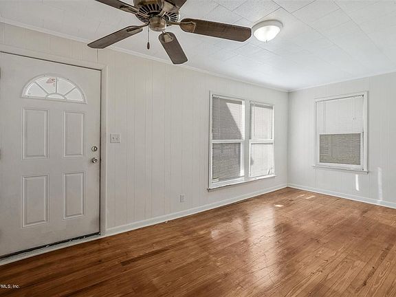 3rd image of 8533 Eaton Ave