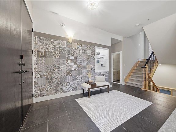 4th image of 6733 Vivian St