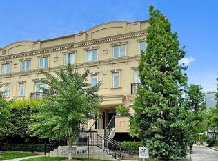 70 Carr St #TOWNHOUSE 15, Toronto, ON M5T 1B7