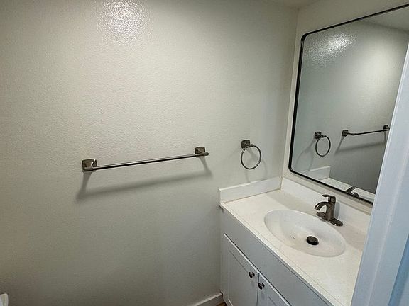 4th image of 1933-1935 E Villa St #1