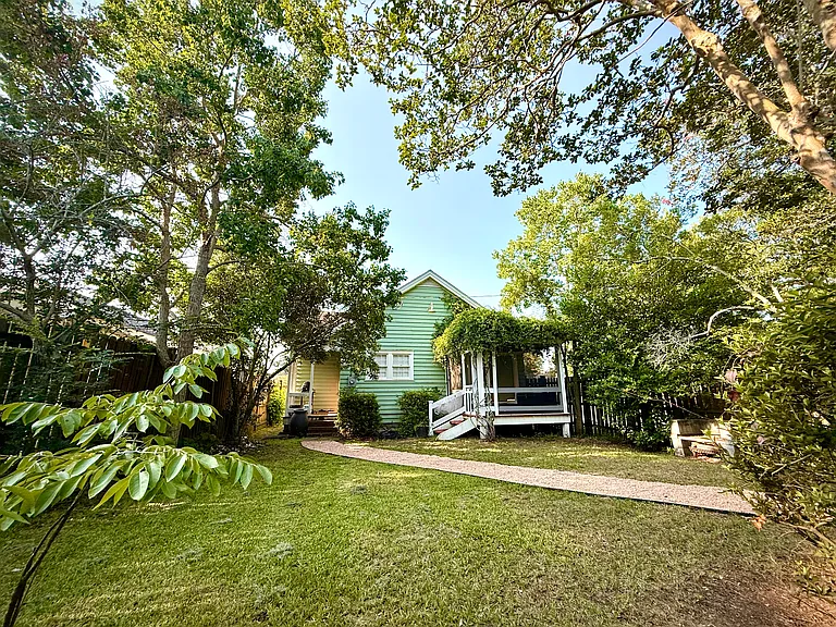 1801 Ann St — Photo 2