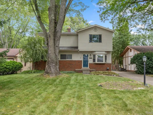 15770 Doris St, Livonia, MI 48154