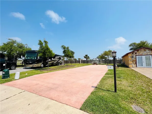 3 Augusta Cir, Aransas Pass, TX 78336