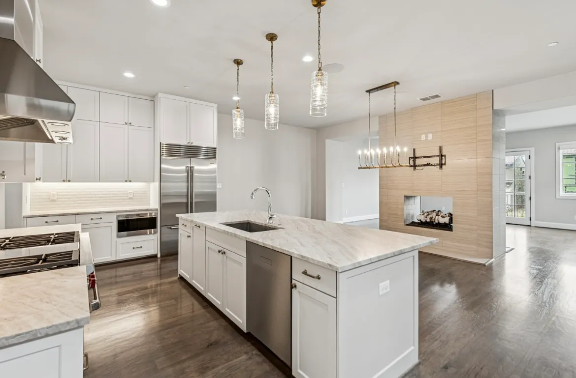 5 bed, 4399 sqft, $14,000 — Photo 4