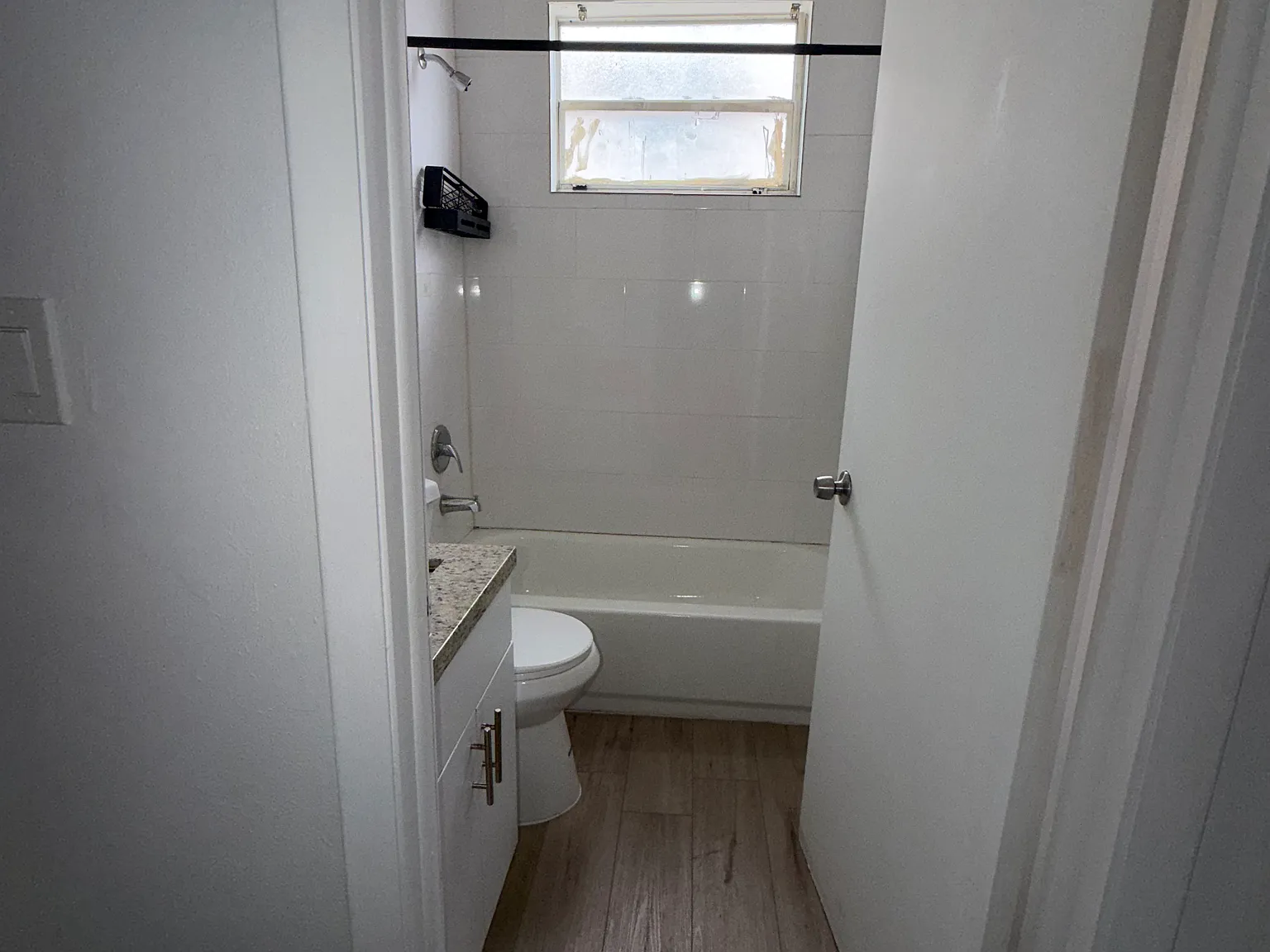 1 bed, 450 sqft, $1,600 — Photo 3