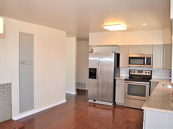 3rd image of 3519 California St NE