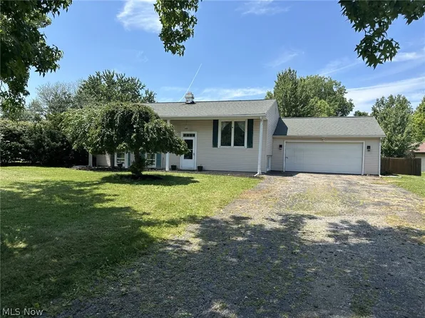 704 Dawn Rd, Madison, OH 44057