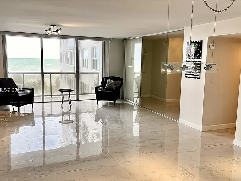 6039 Collins Ave #520 — Photo 3