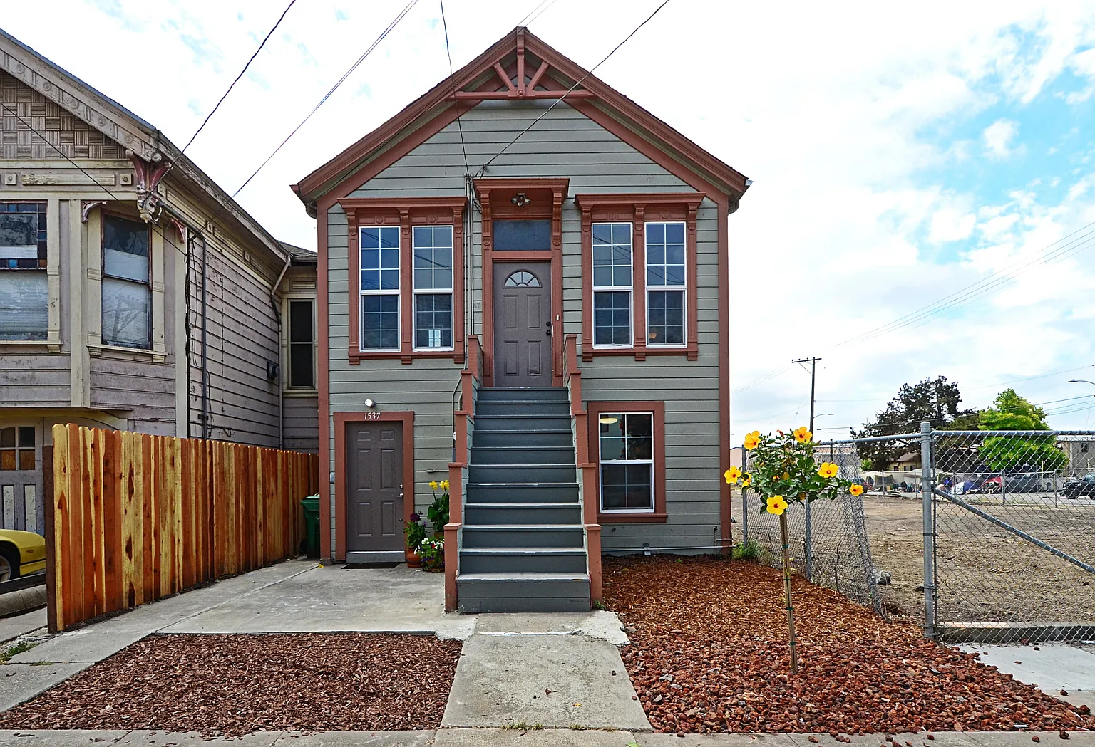 1537 32nd St photo 1