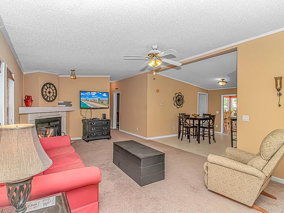 4th image of 4775 Riverside Dr.