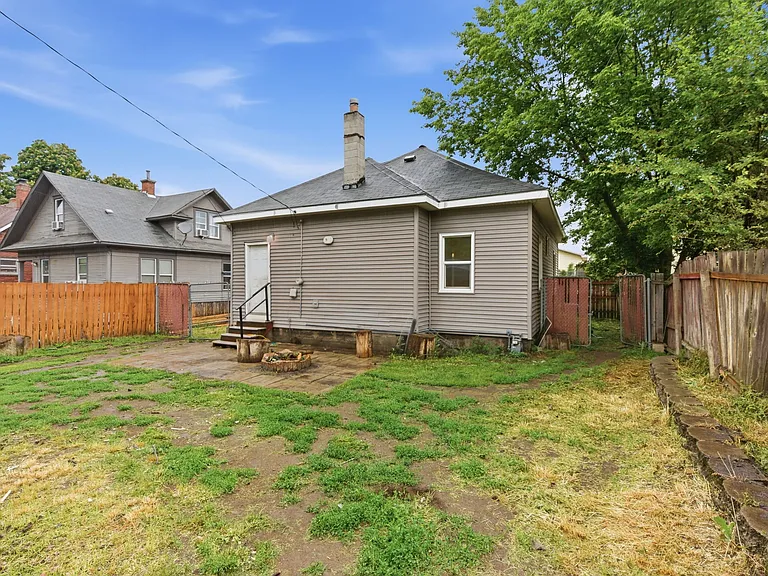 554 E Bridgeport Ave — Photo 6