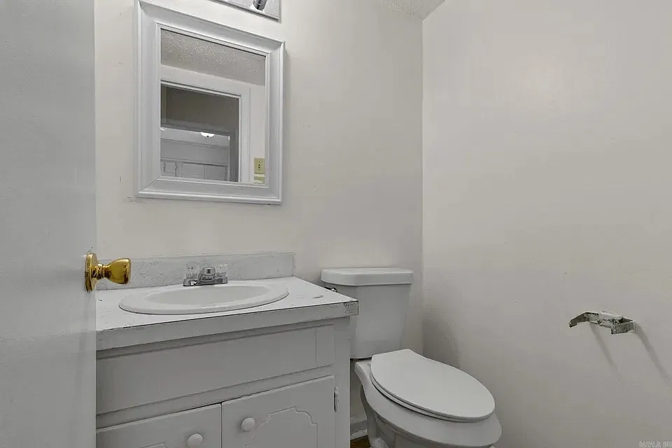 3 bed, 1.5 bath, 1100 sqft, $1,100 — Photo 2