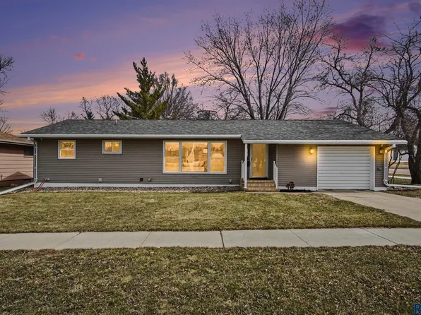 504 N Chicago Ave, Madison, SD 57042