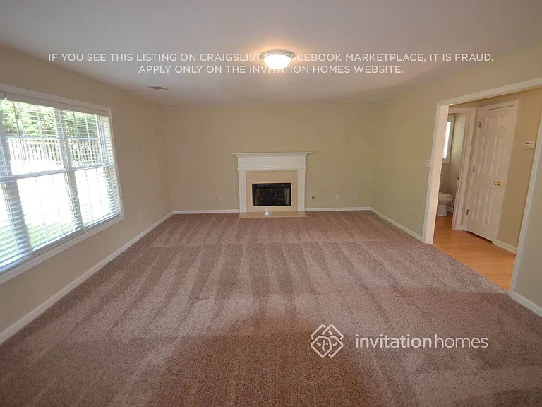 935 Oak Bluff Ct — Photo 3