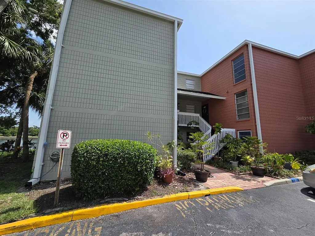 1 bed, 1.0 bath, 846 sqft, $1,650 — Photo 2