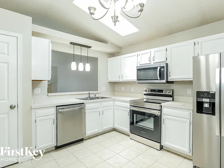 3021 Caroline Crest Dr E — Photo 6
