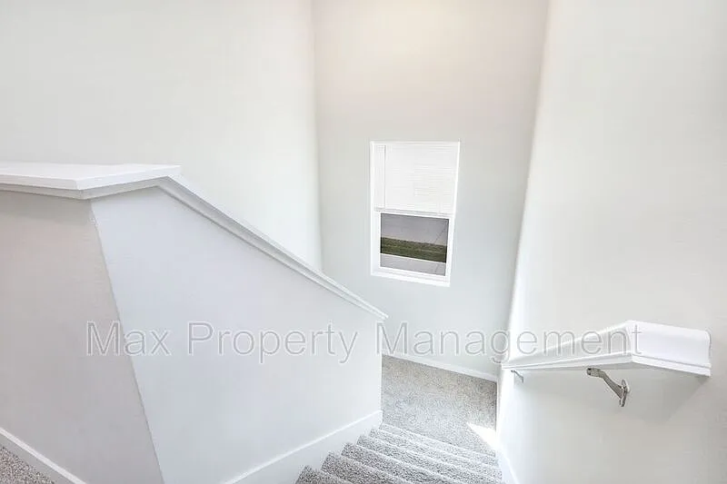 4 bed, 2.5 bath, 2053 sqft, $2,245 — Photo 2