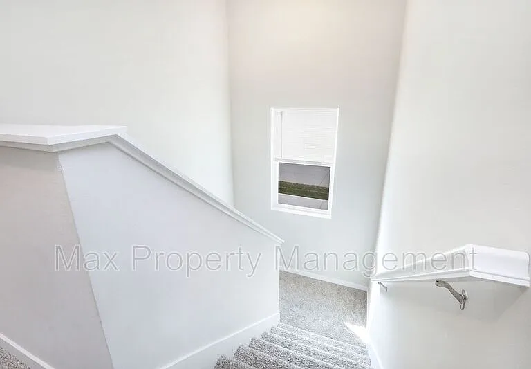 2302 SW 23rd St — Photo 2