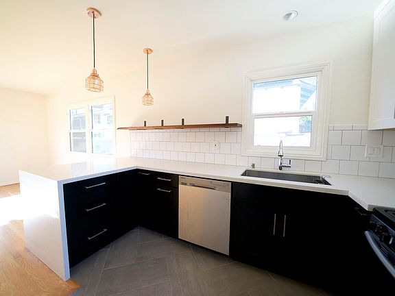 4th image of 2513 28th St #A