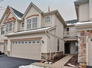 305 Bay Tree Cir, Vernon Hills, IL 60061