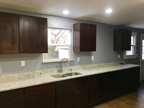4th image of 321 E Herbert St