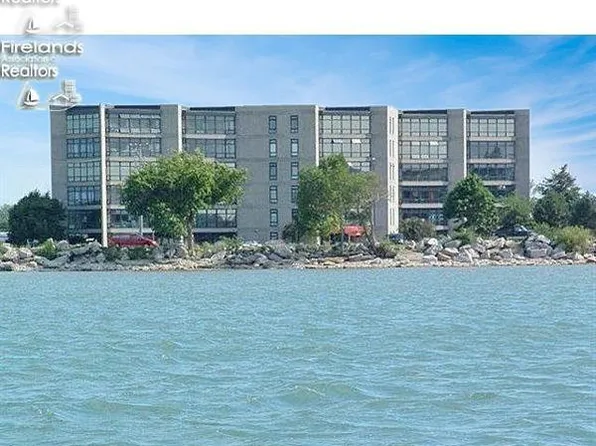 711 W Lakeshore Dr APT 503, Port Clinton, OH 43452