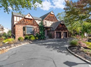 35 Benjamin Dr, Springfield, NJ 07081