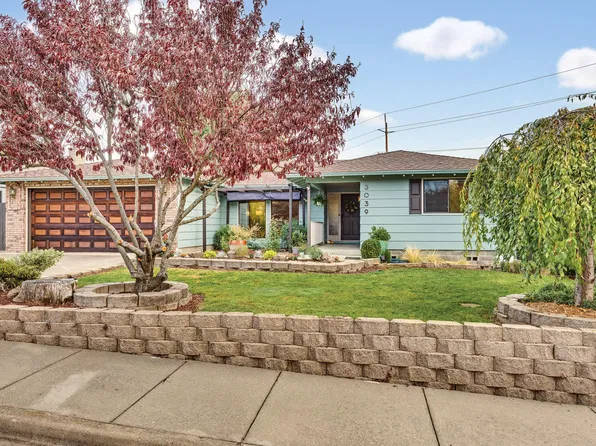 3039 Lazy Creek Dr, Medford, OR 97504