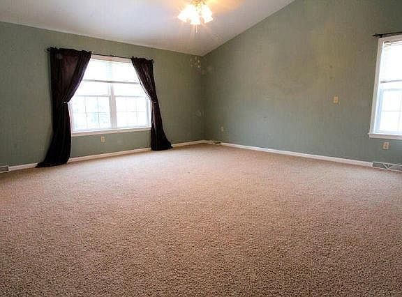 5th image of W143N6688 Aspen Dr