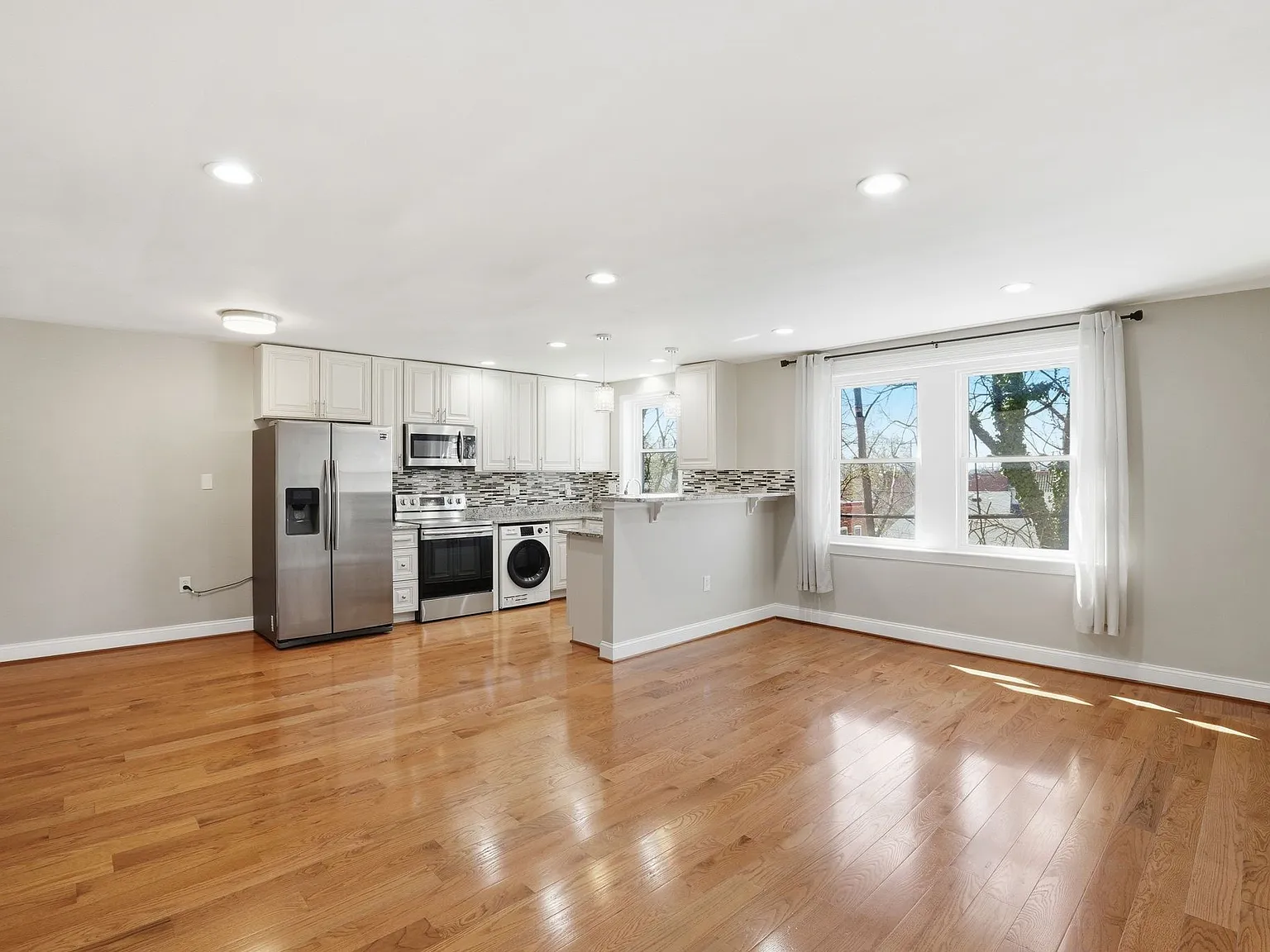 1 bed, 670 sqft, $1,575 — Photo 3