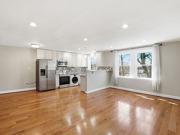 3rd image of 33 Kennedy St NW APT 202