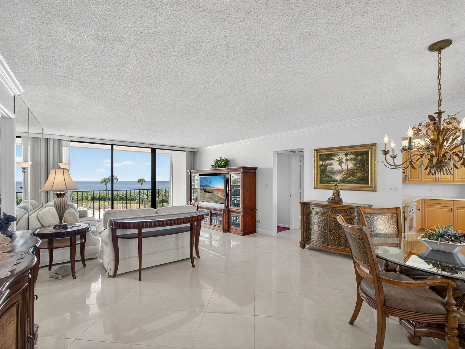 2 bed, 2.0 bath, 1170 sqft, $7,500 — Photo 4