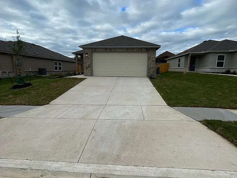 4222 Legend Hts — Photo 3