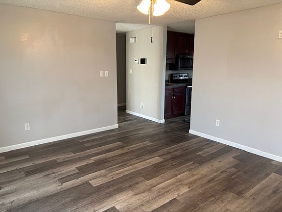 4th image of 916 S Clover Dr