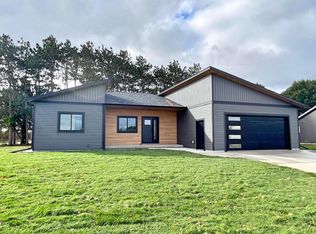 2000 Prairie Pl, Holmen, WI 54636