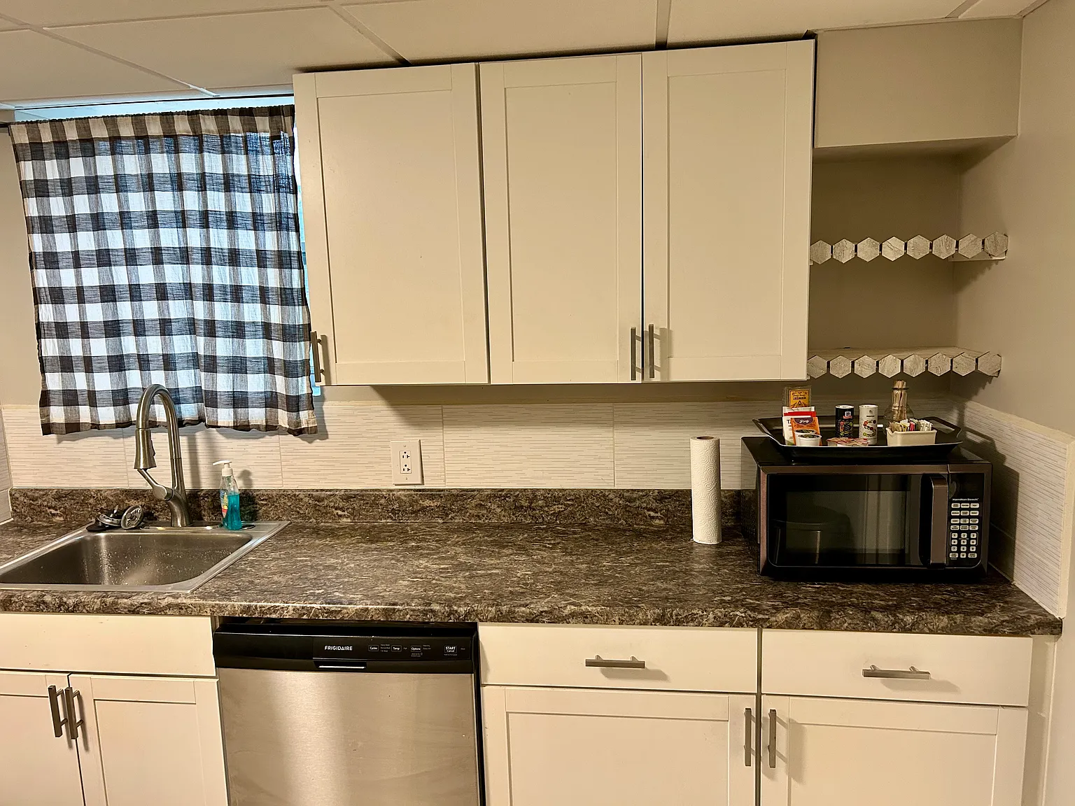 Studio, 1200 sqft, $1,250 — Photo 2