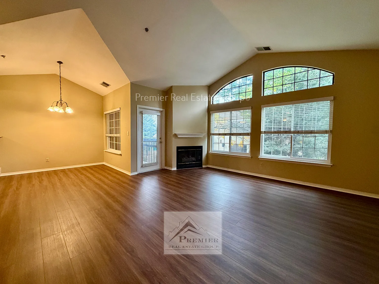 2 bed, 1207 sqft, $1,695 — Photo 3