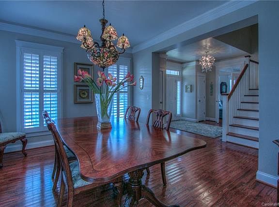 5th image of 112 Saint Giles Ct