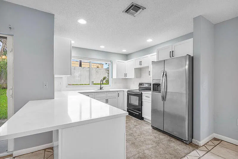 3 bed, 1592 sqft, $3,700 — Photo 3