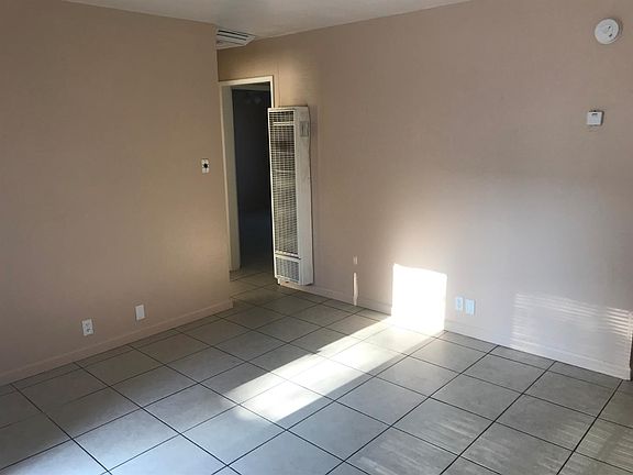 5th image of 15418 5th St