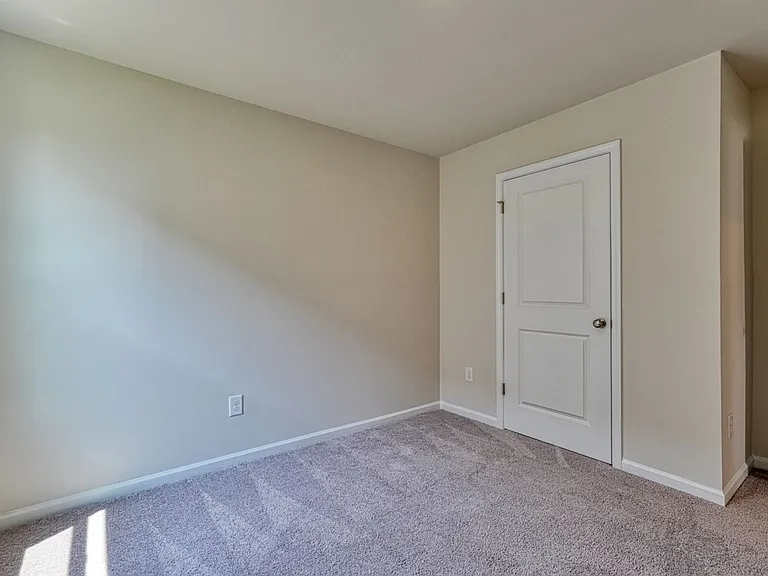 220 Ingleby Rd — Photo 10